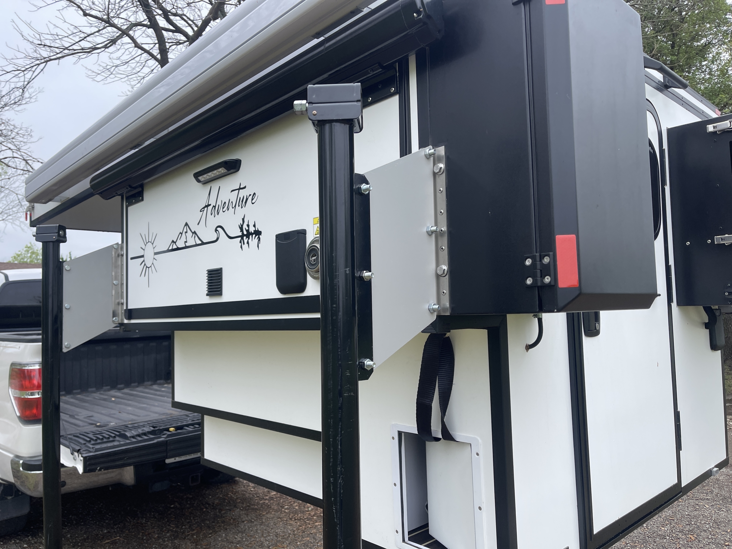 Set of four(4) floor jacks with steel plate extenders